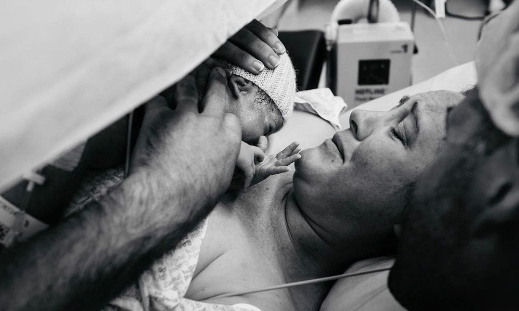 Ο τοκετός με καισαρική δεν σε κάνει λιγότερο γενναία ή λιγότερο μαμά