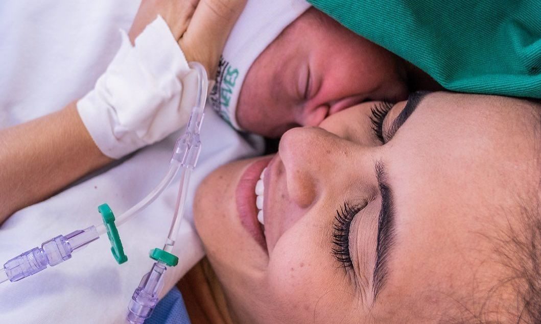 Φωτογραφίες τοκετού: Όταν η μαμά παίρνει για πρώτη φορά αγκαλιά το νεογέννητο