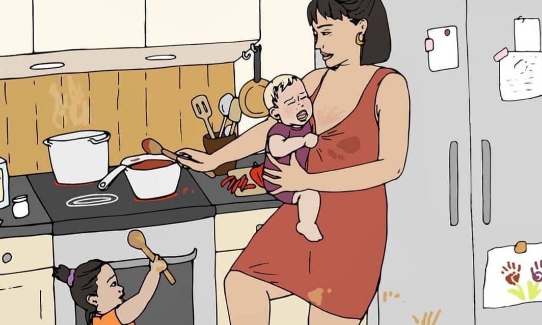 Μαμά αποτυπώνει σε σκίτσα απλές, καθημερινές στιγμές της μητρότητας