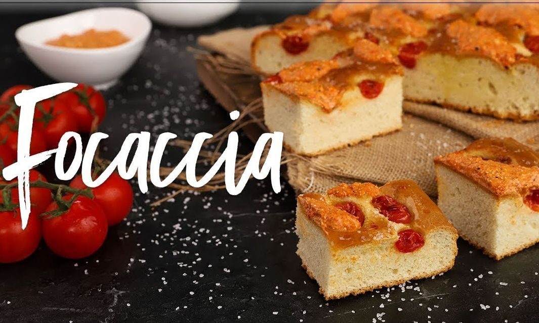 Focaccia με σάλτσα καπνιστής πιπεριάς