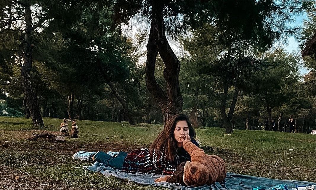 Η Κατερίνα Παπουτσάκη σε μια απίθανη φώτο με τον γιο της