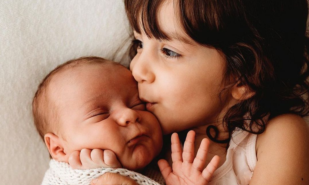 Η αδελφική αγάπη μέσα από απίθανες φωτογραφίες (pics)