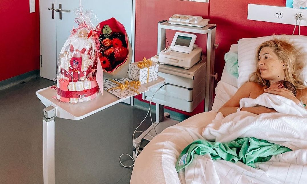 Μαρία Ηλιάκη:Οι πρώτες μέρες με τη νεογέννητη κόρη της στο σπίτι (pics+vid)