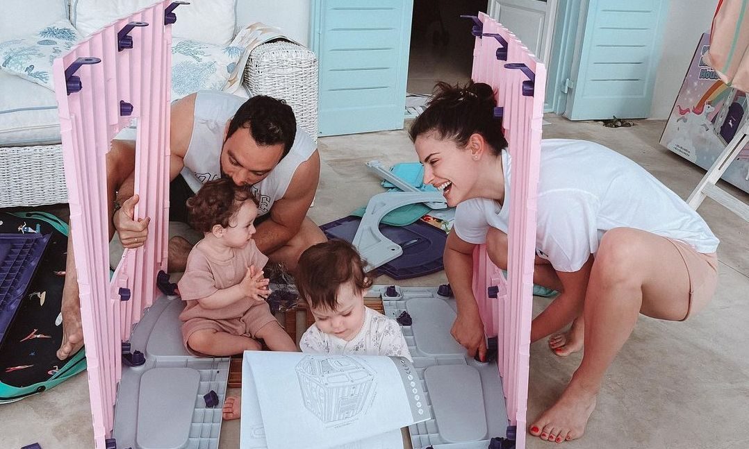 Χριστίνα Μπόμπα: Οι δίδυμες έχουν δικό τους τραπεζάκι αλλά και σκηνή