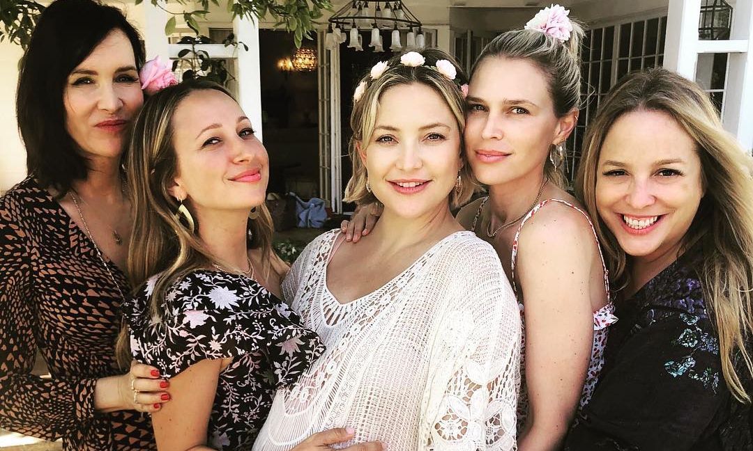 Kate Hudson: Το υπέρλαμπρο ροζ baby shower πάρτι λίγο πριν την άφιξη της κόρης τους (pics)