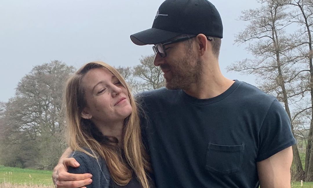 Ryan Reynolds: Ευχήθηκε χρόνια πολλά στην Blake Lively με τις χειρότερες φωτογραφίες της (pics)