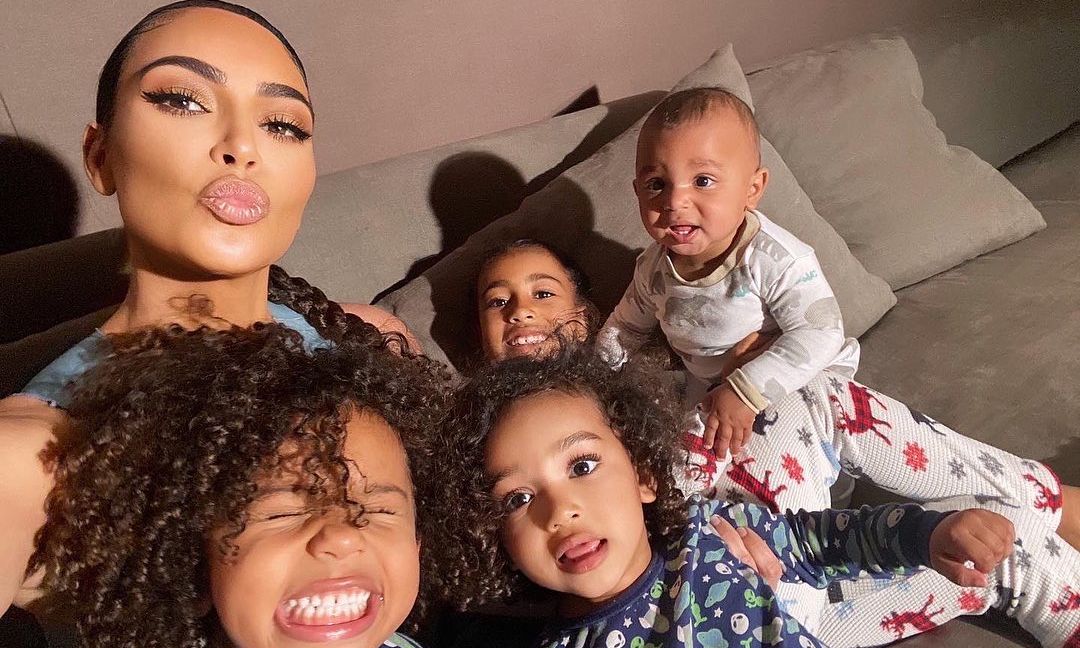 Τα πιο ακριβά πράγματα που έχει αγοράσει η Kim Kardashian στα παιδιά της (vid)