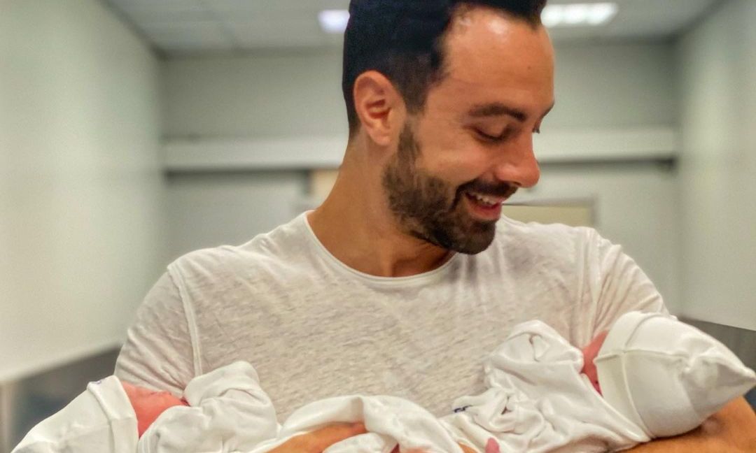 Σάκης Τανιμανίδης: Ανάμεσα σε μπιμπερό και πάνες - Η ξεκαρδιστική ανάρτηση