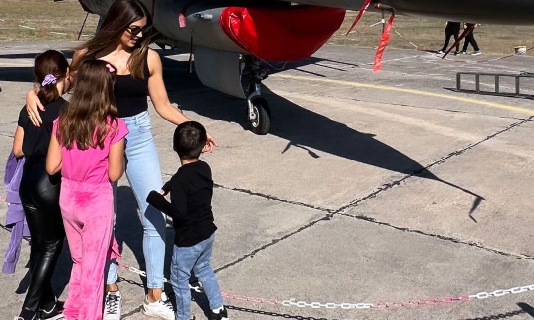 Σταματίνα Τσιμτσιλή: Νέες φωτογραφίες με τον γιο και τις κόρες της