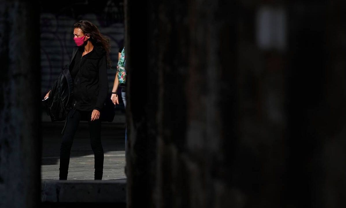 Διπλό «όχι» στο lockdown από κυβέρνηση και πολίτες - Γιατί πήρε αναβολή