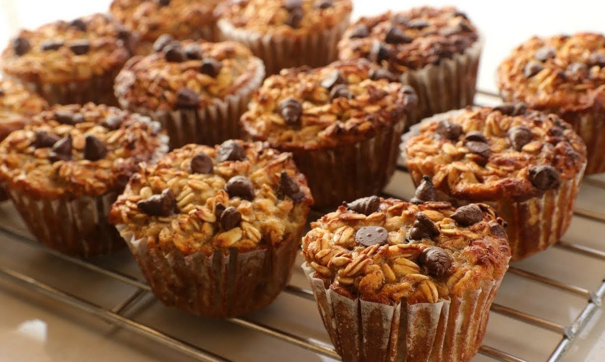 Επιστροφή στο σχολείο: Υγιεινά muffins μπανάνα & βρώμη ιδανικά για κολατσιό