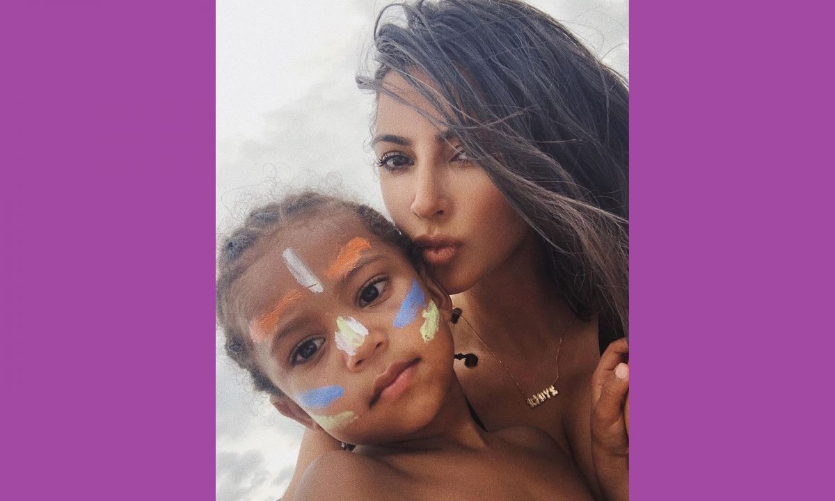 Kim Kardashian: Δείτε τι κάνουν οι κόρες της στο δωμάτιό τους (vid & pics)