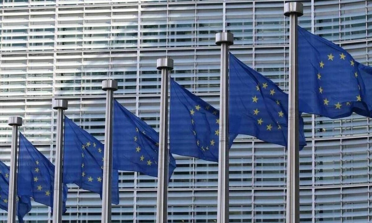 Κορονοϊός: Η Κομισιόν στηρίζει με 4 εκατ. ευρώ έρευνα για θεραπεία με τη χρήση πλάσματος