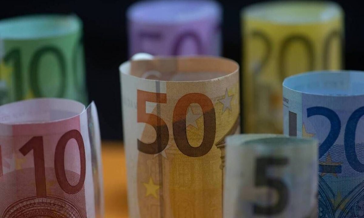 Έρχονται αυξήσεις στους μισθούς: Πώς διαμορφώνονται από την 1η Ιανουαρίου