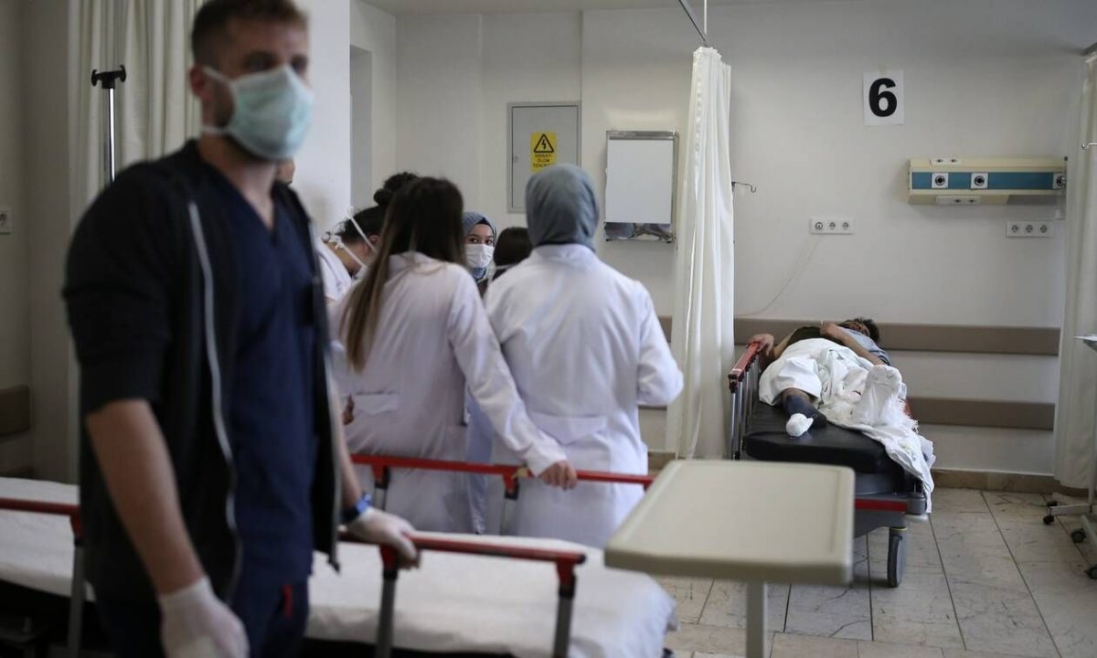 Κορονοϊός: Ασφυκτιούν οι ΜΕΘ στην Αττική – Μία ανάσα πριν τα νέα μέτρα