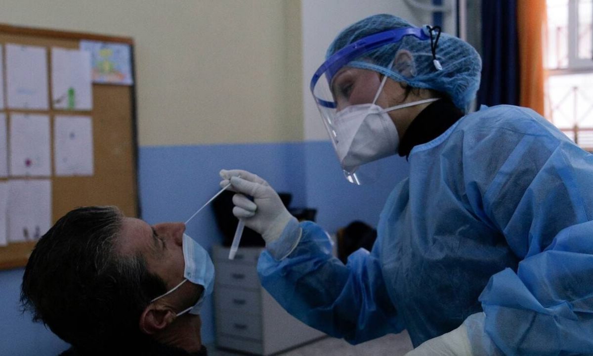 Κορωνοϊός: Το σάλιο αποκαλύπτει καλύτερα το ιικό φορτίο του ιού