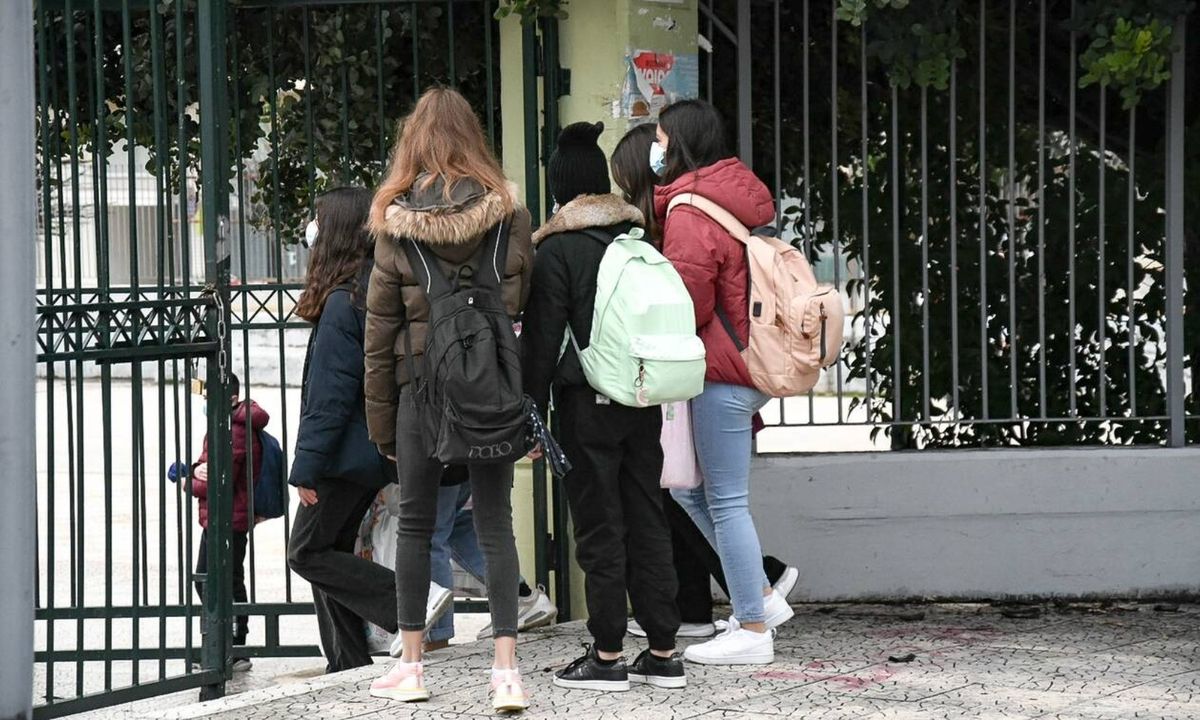 Σχολεία: Self tests και στο βοηθητικό προσωπικό - Τι θα γίνει με τις εξετάσεις ξένων γλωσσών