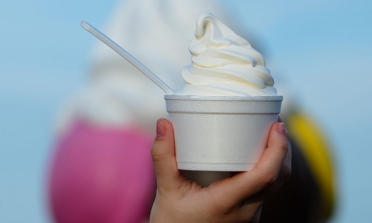 Σπιτικό frozen yogurt με τέσσερα υλικά (vid)