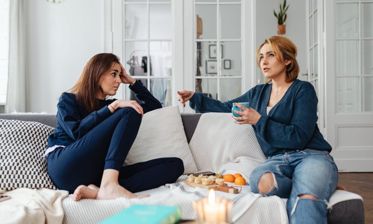 Tips για μαμάδες: Καθαρίστε τον καναπέ του σπιτιού με μαγειρική σόδα