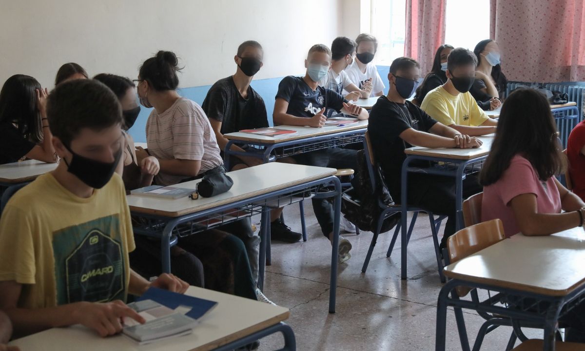 Κορονοϊός: Αγωνία για τα σχολεία! 1 στα 4 κρούσματα είναι παιδί - Κρίσιμες οι επόμενες 3 εβδομάδες