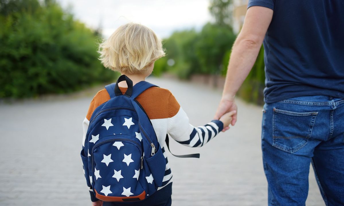 Tips για μαμάδες: Πώς θα απολυμάνετε την τσάντα του παιδιού μετά το σχολείο