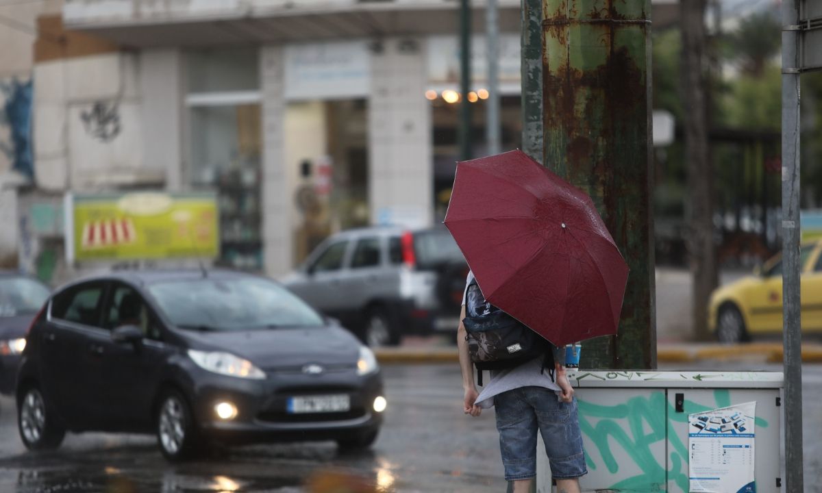 Καιρός: Έρχονται καταιγίδες και… ζακέτες λόγω κρύου – Πότε θα ξαναβάλουμε κοντομάνικα