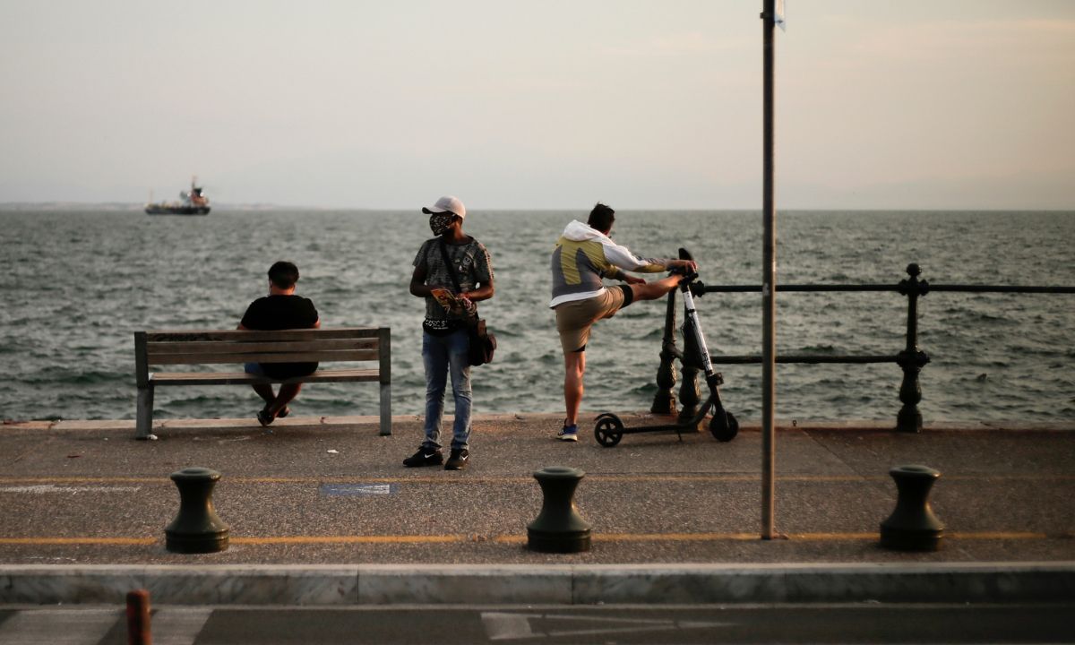 Κορονοϊός: Γιατί υπάρχει έξαρση του κορονοϊού στη Βόρεια Ελλάδα - Τι θα γίνει με τις παρελάσεις