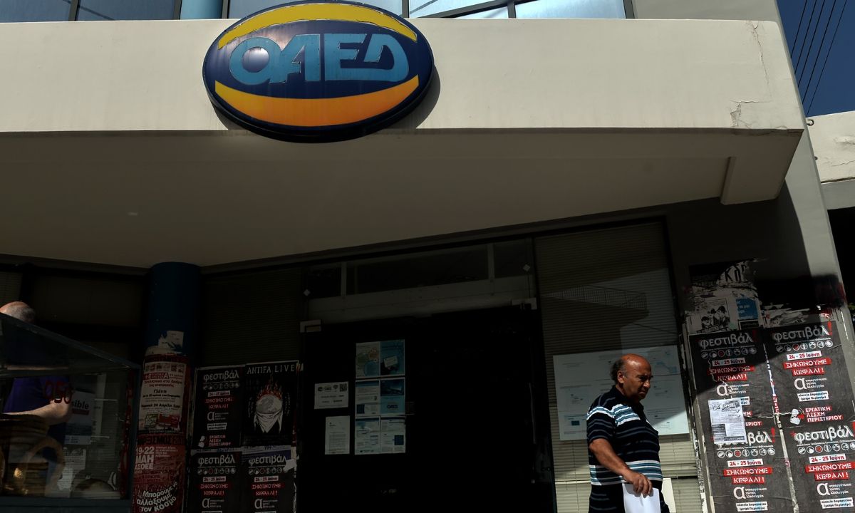 ΟΑΕΔ: Ποια επιδόματα αυξάνονται από το 2022