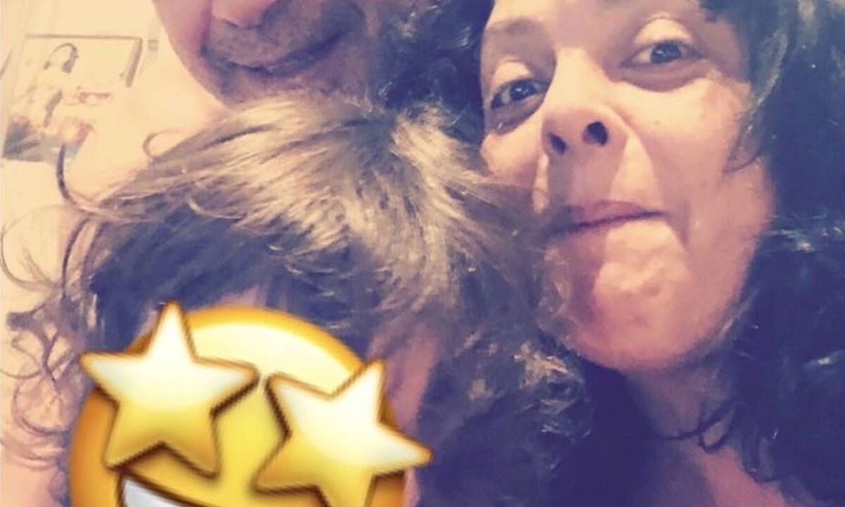 Βασιλική Ανδρίτσου: Η κόρη της έκανε μανικιούρ με αυτοκόλλητα (εικόνες)