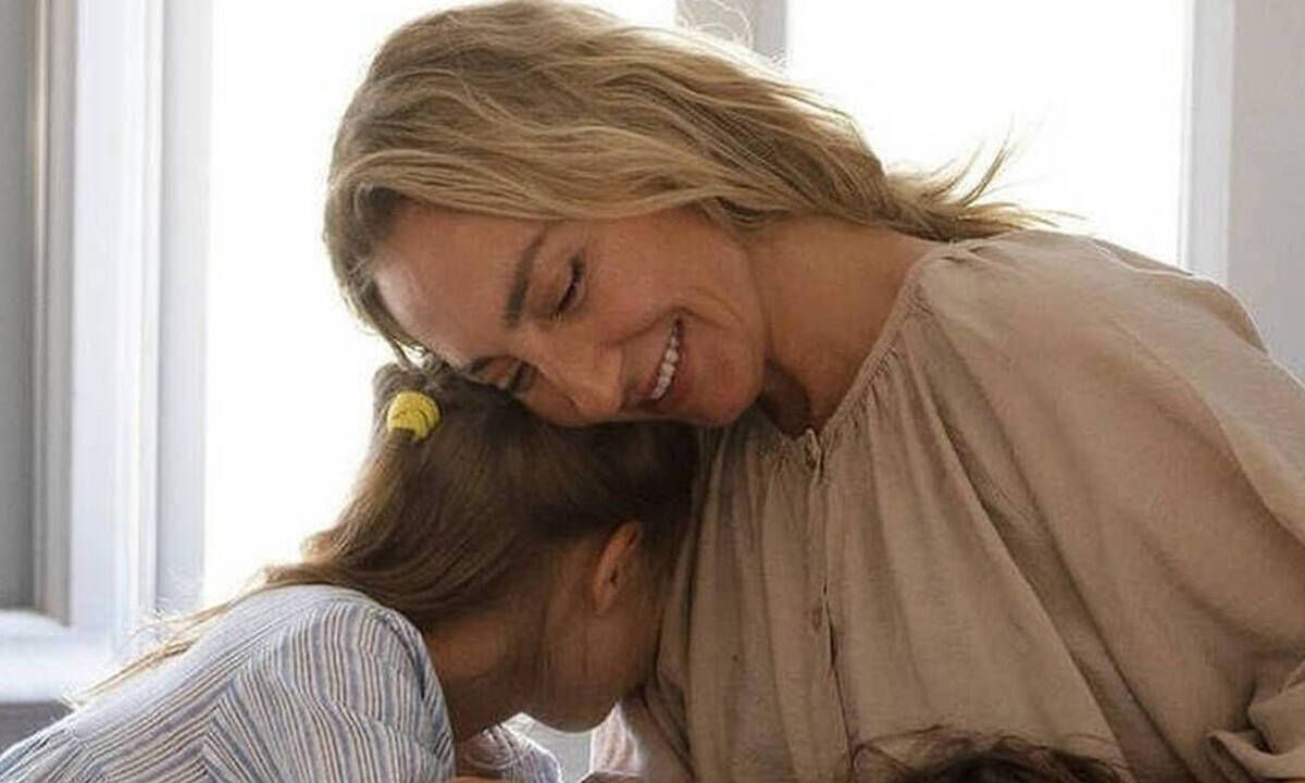Ρούλα Ρέβη: Δημοσίευσε μία ιδιαίτερη φωτογραφία της κόρης της (εικόνα)