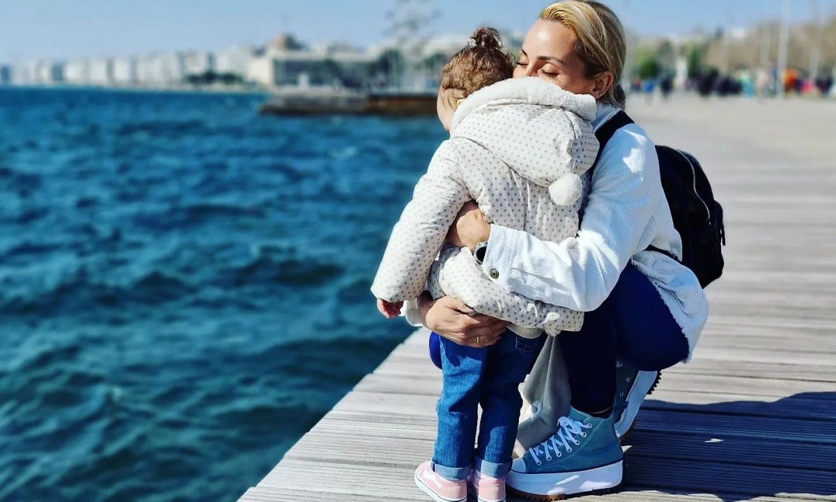 Βασιλική Μιλλούση- Σοφία Πετρούνια: Είναι υπέροχες με τα ανοιξιάτικα σύνολά τους