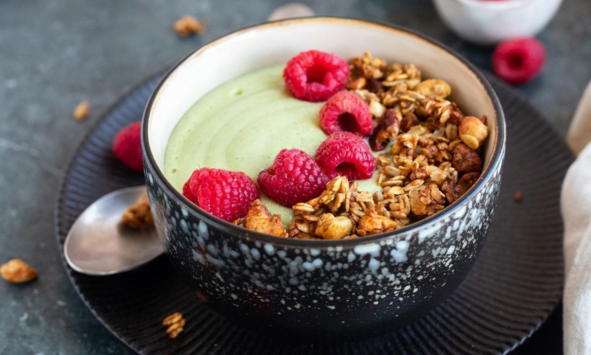 5 συνταγές για θρεπτικά smoothie bowls που θα φτιάξεις σε λίγα λεπτά