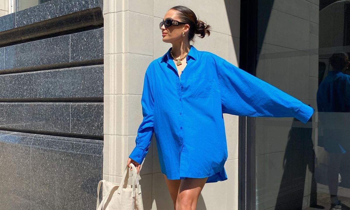TikTok fashion hack: Πώς θα αναβαθμίσεις το oversized πουκάμισο με μία μόνο κίνηση