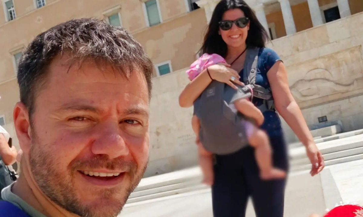 Ευτύχης Μπλέτσας: Το πρώτο του διαβατήριο και η φώτο από τότε που ήταν νήπιο