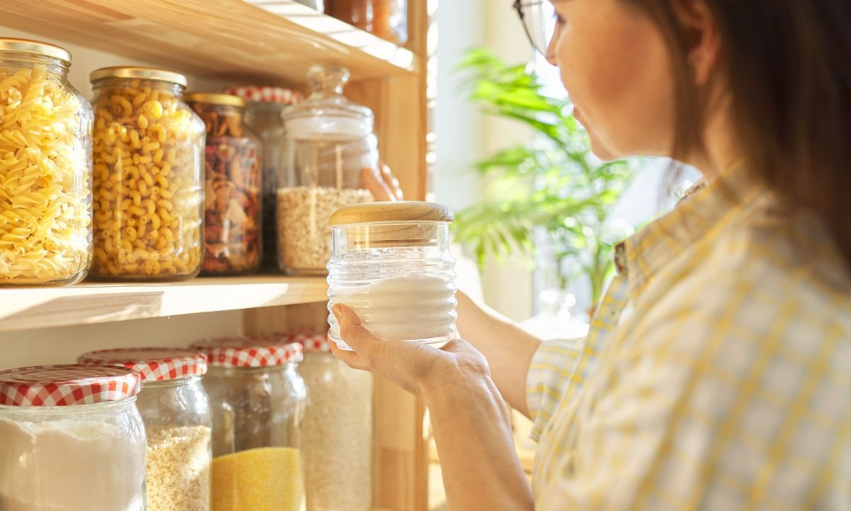 Tips για μαμάδες: Ποια τρόφιμα μακράς διαρκείας πρέπει να ελέγχετε πριν τα καταναλώσετε