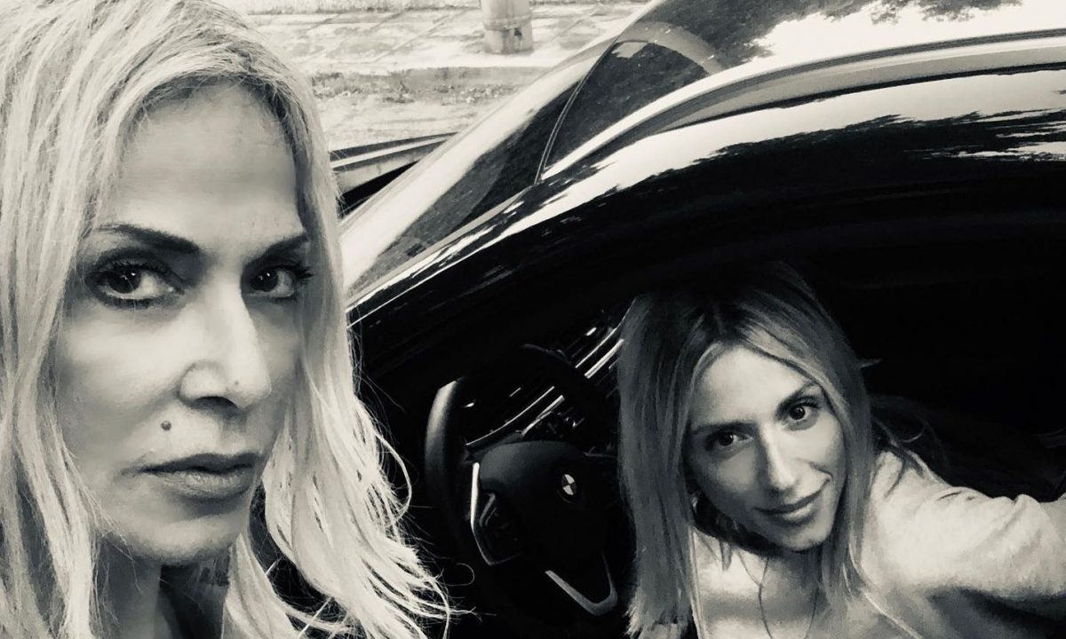 Σοφία Καρβέλα: Τρεις γενιές σε μια φωτογραφία