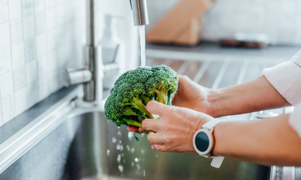 Tips για μαμάδες: Ποια τρόφιμα χρειάζονται πλύσιμο πριν το μαγείρεμα και ποια όχι