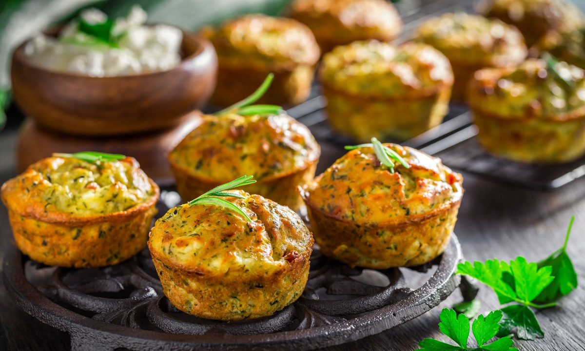 Αλμυρά muffins τυριού με τρία υλικά - Ιδανικά για κολατσιό στο σχολείο