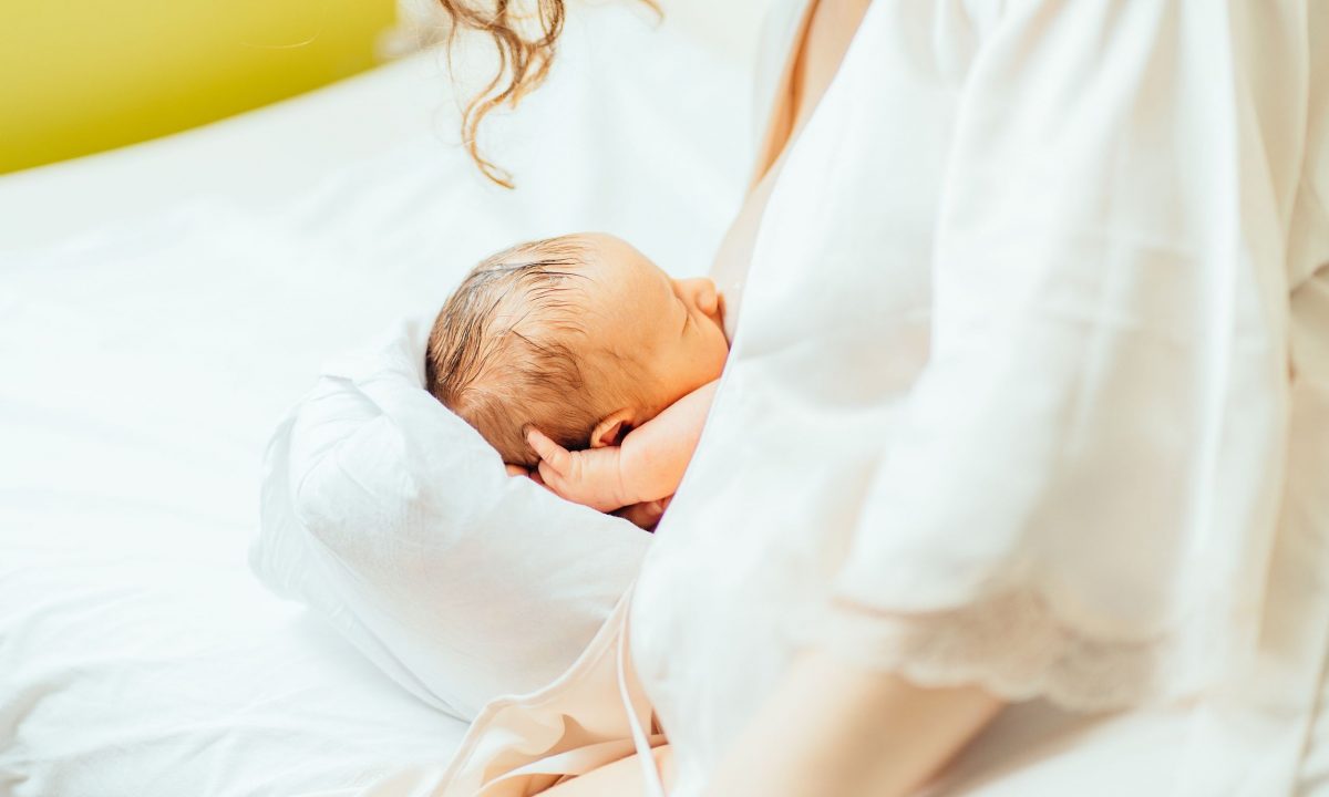 Μητρικός Θηλασμός: 10 μύθοι και πραγματικότητες για τις νέες μητέρες