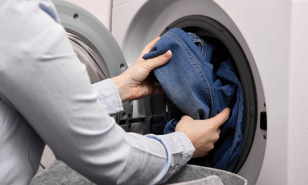 Tips για μαμάδες: Πώς να αφαιρέσετε τον λεκέ από λάδι στο τζιν