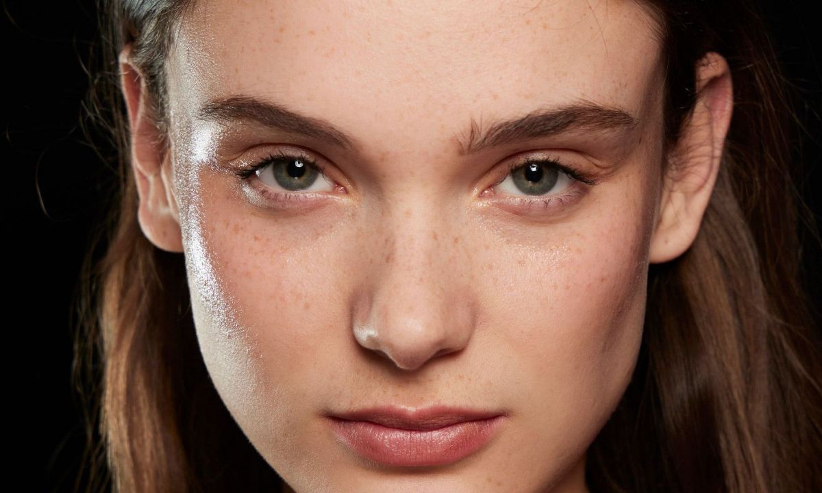 To viral tiktok beauty hack που υπόσχεται τέλεια όψη χωρίς foundation