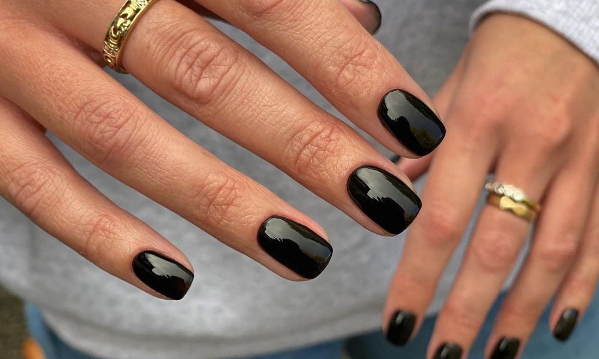 5 tips για τέλειο μαύρο μανικιούρ & 5 nail art