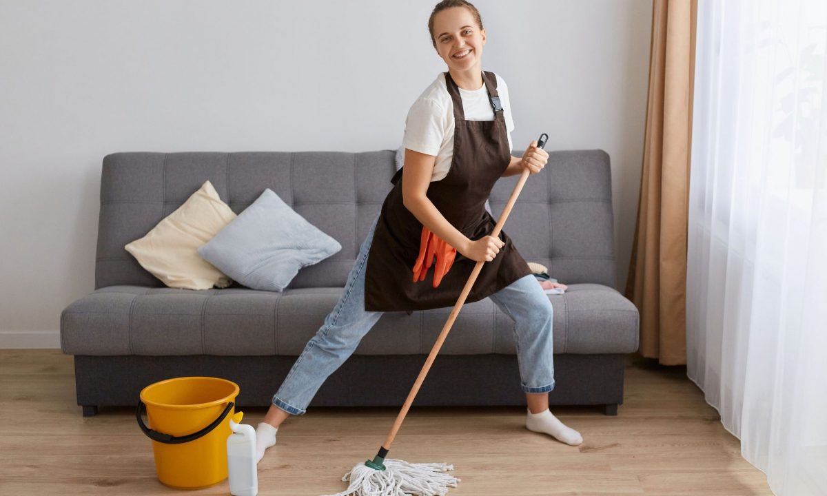 Tips για μαμάδες: Ο λόγος που μυρίζει άσχημα το σπίτι μετά το σφουγγάρισμα