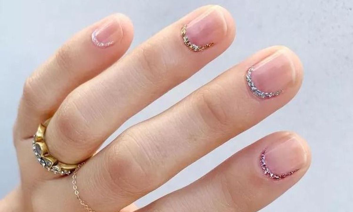 6 glitter βερνίκια και 6 μανικιούρ για λαμπερές εμφανίσεις