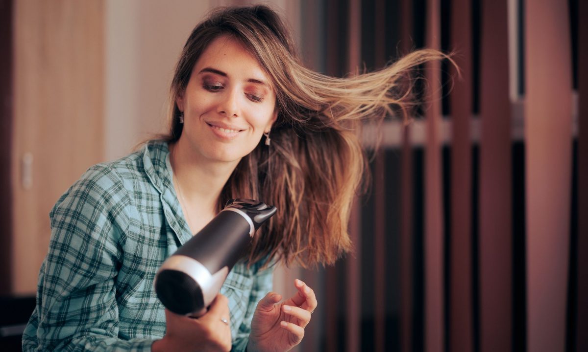 Tips για μαμάδες: Δέκα τρόποι να χρησιμοποιήσετε το πιστολάκι μαλλιών αλλιώς