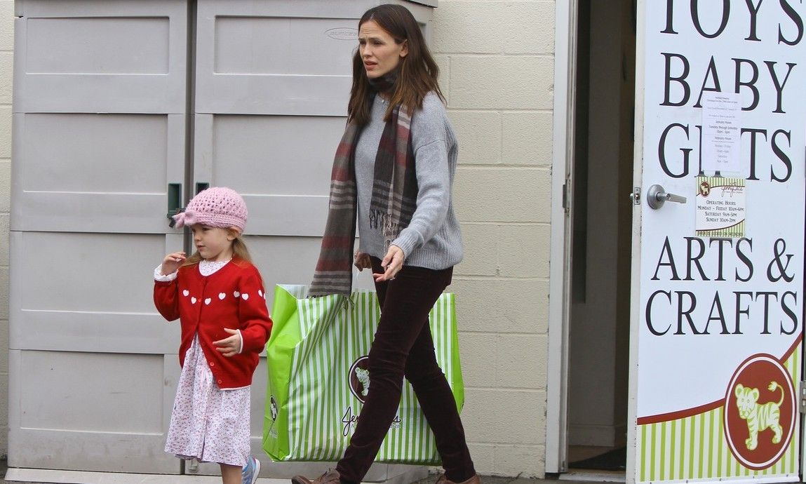 Jennifer Garner – Ben Affleck: Χριστουγεννιάτικα ψώνια με τις κόρες τους