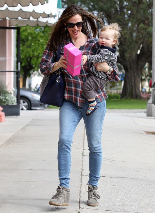 Ο γιος της Jennifer Garner και του Ben Affleck περπάτησε!