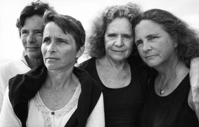 Τέσσερις αδερφές, 38 χρόνια φωτογραφίες και μια σχέση που κρατάει μια ζωή (εικόνες)