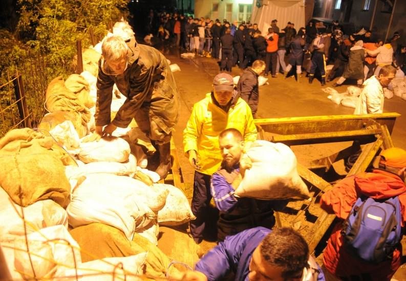 «Βοήθεια για την Σερβία»: Μια προσωπική ιστορία από κάτοικο της χώρας για το πώς βίωσαν τις καταστροφικές πλημμύρες