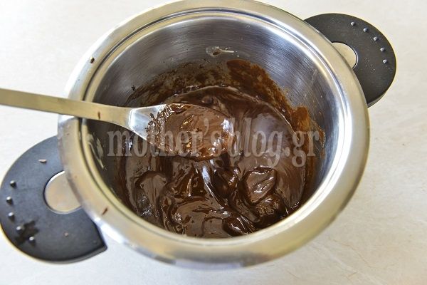 Τέτοια νοστιμιά δεν υπάρχει! Πανεύκολο κέικ μπανάνας με γλάσο σοκολάτας από τον Γιώργο Γεράρδο